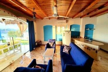 هتل Luxor Guest House