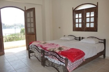 هتل Luxor Guest House