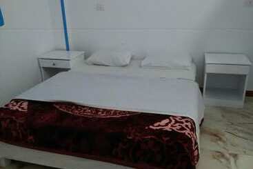 هتل Luxor Guest House