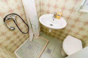هتل Rooms Jozomare