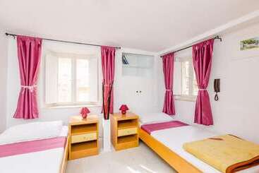 هتل Rooms Jozomare