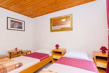 هتل Rooms Jozomare