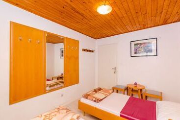 هتل Rooms Jozomare