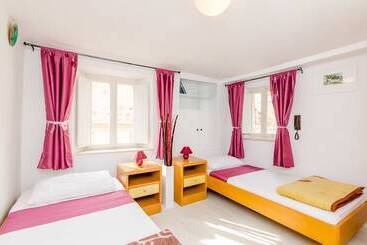 هتل Rooms Jozomare