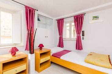 هتل Rooms Jozomare