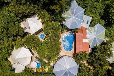 هتل Tamarindo Village