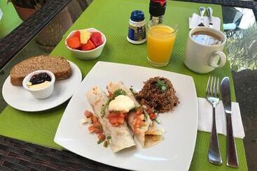 هتل Tamarindo Village