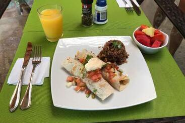 هتل Tamarindo Village