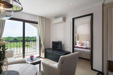 هتل The Symphony Suites Pattaya