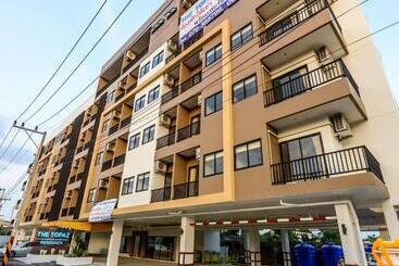 هتل The Topaz Residence Phuket Town
