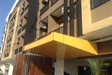هتل The Topaz Residence Phuket Town