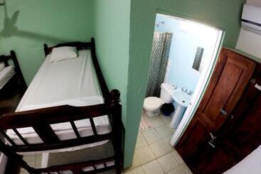 هتل Tsunami Hostel