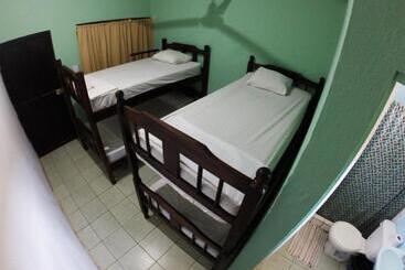 هتل Tsunami Hostel