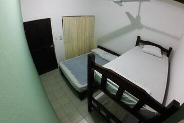 هتل Tsunami Hostel