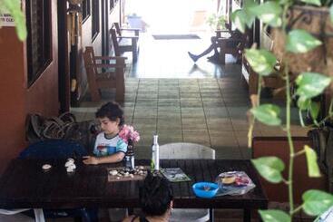 هتل Tsunami Hostel