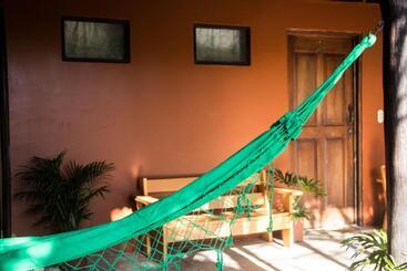 هتل Tsunami Hostel
