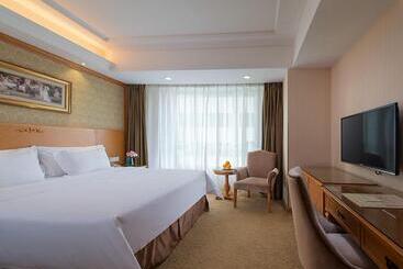 Vienna International Hotel Shenyang Railway Station