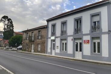 هتل Albergue Cruces De Iria   Hostel