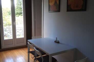 هتل Albergue Cruces De Iria   Hostel