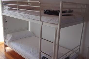 هتل Albergue Cruces De Iria   Hostel