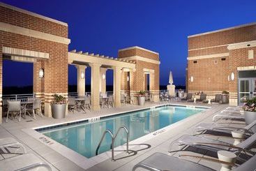 هتل Global Luxury Suites at Metropolitan South