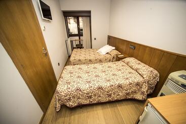 هتل Hostal Caballeros