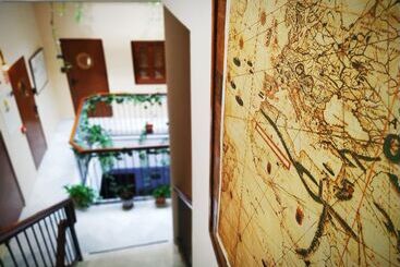 هتل Hostal Casa Nautilus