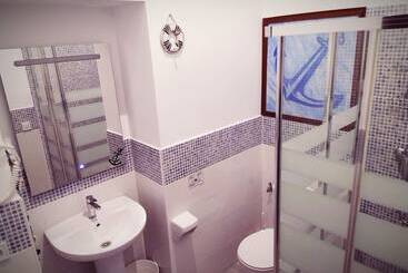 هتل Hostal Casa Nautilus