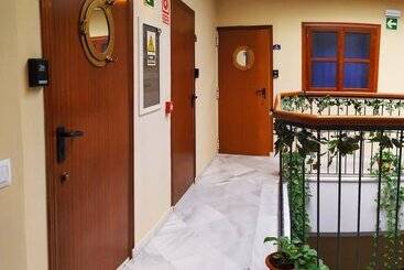 هتل Hostal Casa Nautilus