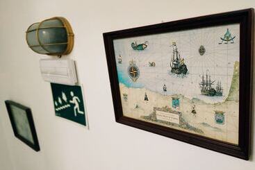 هتل Hostal Casa Nautilus