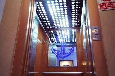 هتل Hostal Casa Nautilus