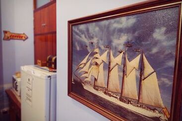 هتل Hostal Casa Nautilus