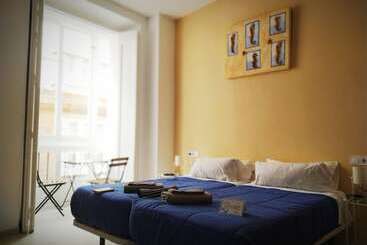 هتل Hostal Casa Nautilus