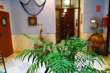 هتل Hostal Casa Nautilus