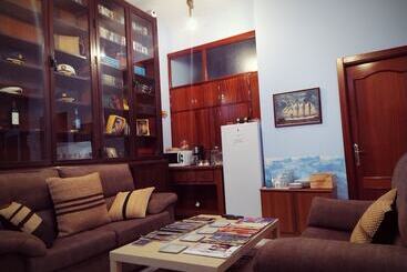هتل Hostal Casa Nautilus