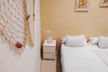 هتل Hostal Casa Nautilus