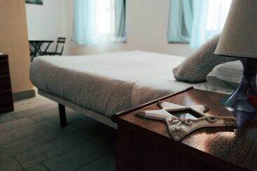 هتل Hostal Casa Nautilus
