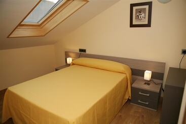 هتل Hostal Dona Juana