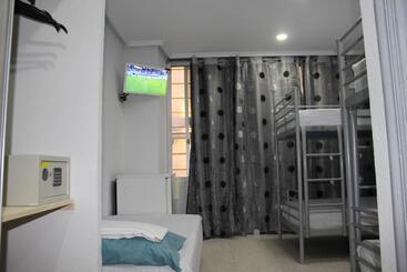 هتل Hostal Mayor