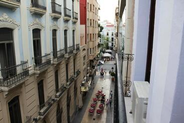 هتل Hostal Mayor