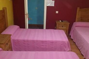 هتل Hostal Velarde