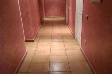 هتل Hostal Velarde