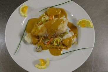 هتل La Champagne Ardenne   Cabourg