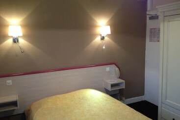 هتل La Champagne Ardenne   Cabourg