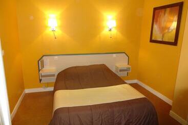 هتل La Champagne Ardenne   Cabourg