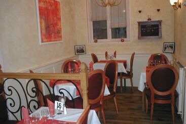 هتل La Champagne Ardenne   Cabourg