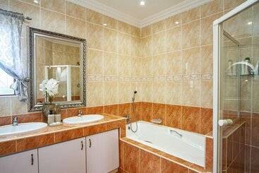هتل La Loggia B&b