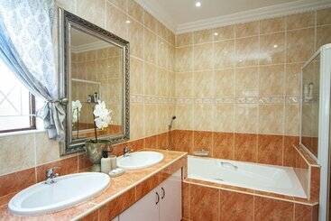 هتل La Loggia B&b