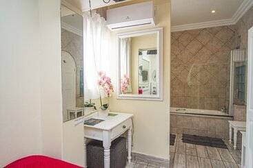 هتل La Loggia B&b