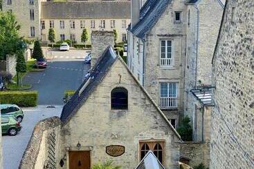 هتل Le Clos De La Chapelle Bayeux